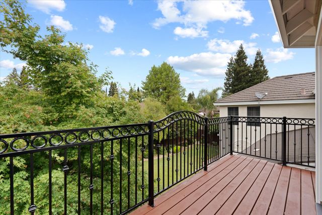875 Shore Breeze Dr, Sacramento, CA 95831