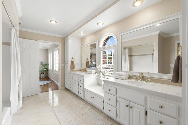 875 Shore Breeze Dr, Sacramento, CA 95831