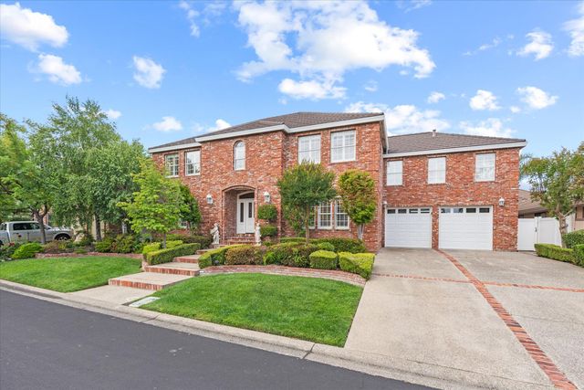 875 Shore Breeze Dr, Sacramento, CA 95831