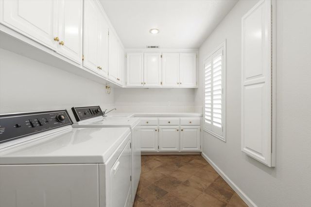875 Shore Breeze Dr, Sacramento, CA 95831