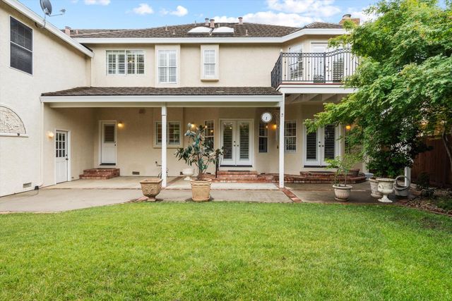 875 Shore Breeze Dr, Sacramento, CA 95831