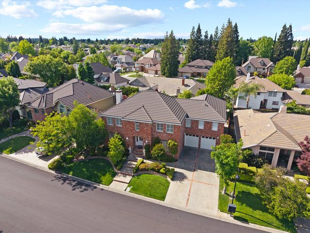 875 Shore Breeze Dr, Sacramento, CA 95831