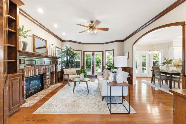 875 Shore Breeze Dr, Sacramento, CA 95831