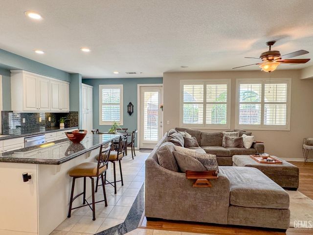 6000 Tandil Way, Bakersfield, CA 93306