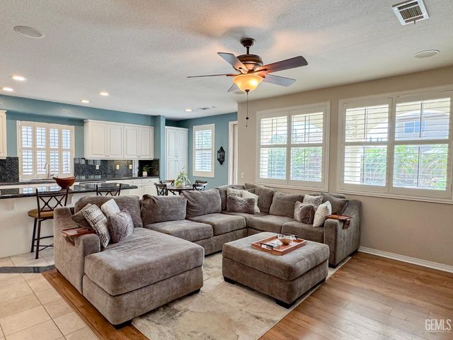 6000 Tandil Way, Bakersfield, CA 93306