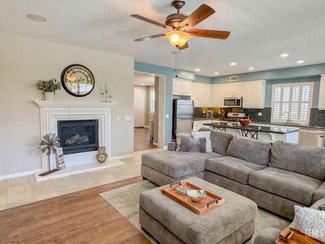 6000 Tandil Way, Bakersfield, CA 93306