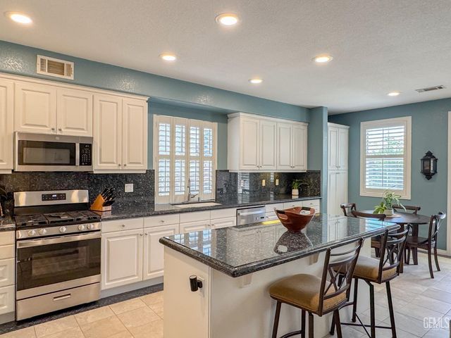 6000 Tandil Way, Bakersfield, CA 93306