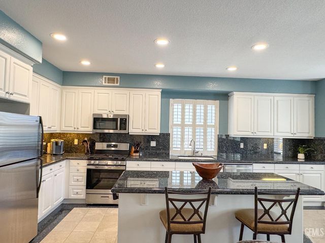 6000 Tandil Way, Bakersfield, CA 93306