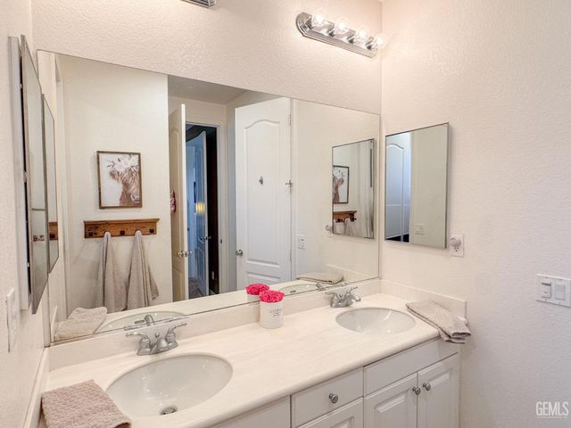 6000 Tandil Way, Bakersfield, CA 93306