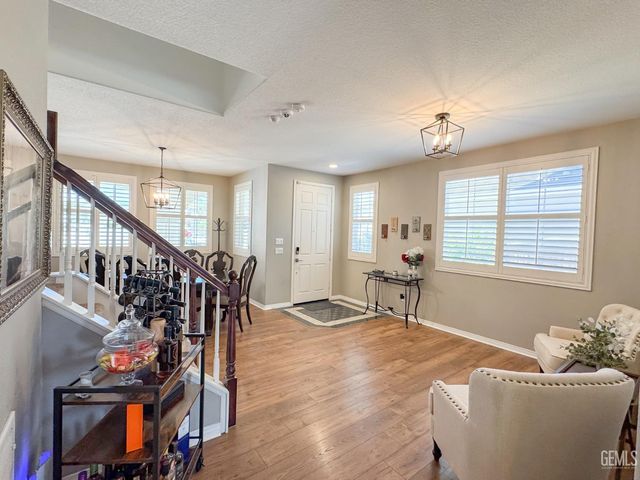 6000 Tandil Way, Bakersfield, CA 93306