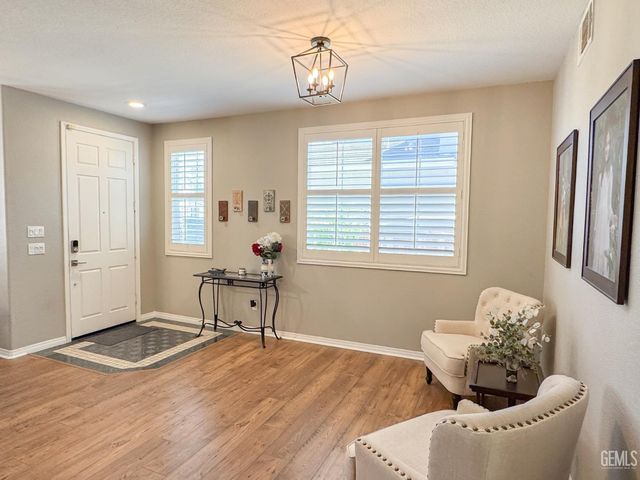 6000 Tandil Way, Bakersfield, CA 93306