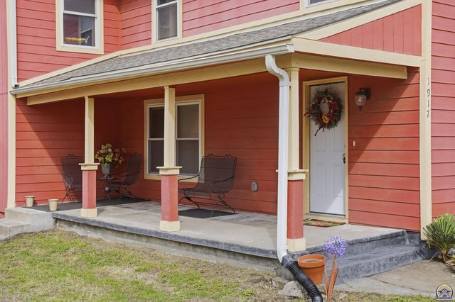 1917 NW West ST, Topeka, KS 66608