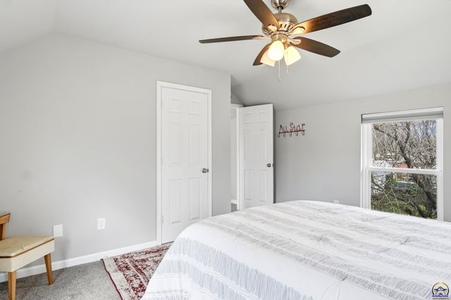 1917 NW West ST, Topeka, KS 66608