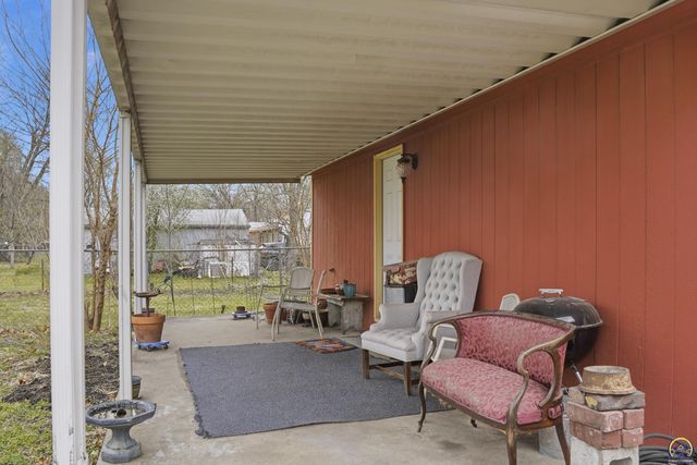 1917 NW West ST, Topeka, KS 66608