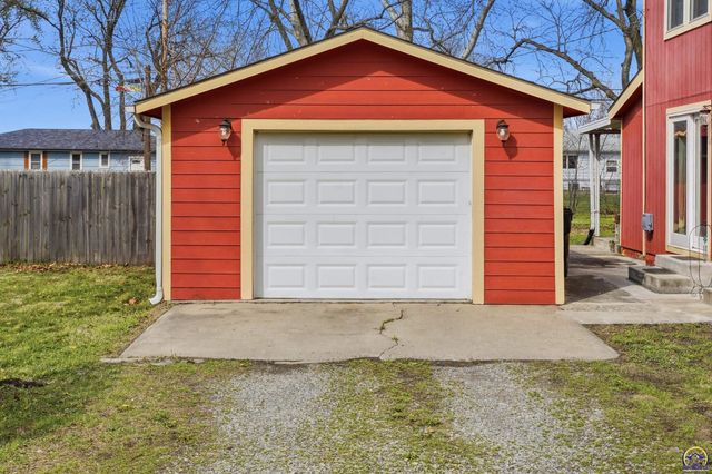 1917 NW West ST, Topeka, KS 66608