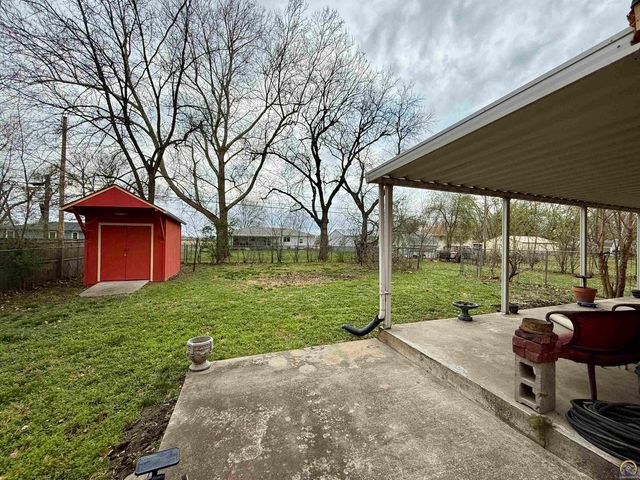 1917 NW West ST, Topeka, KS 66608