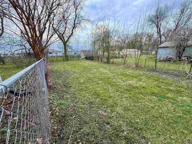 1917 NW West ST, Topeka, KS 66608