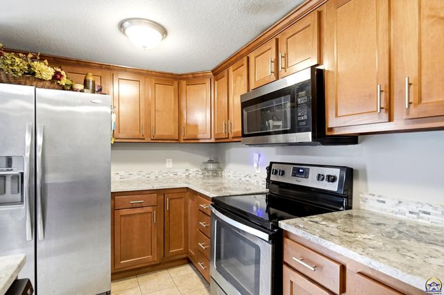 1917 NW West ST, Topeka, KS 66608