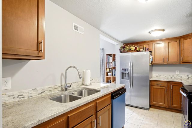 1917 NW West ST, Topeka, KS 66608