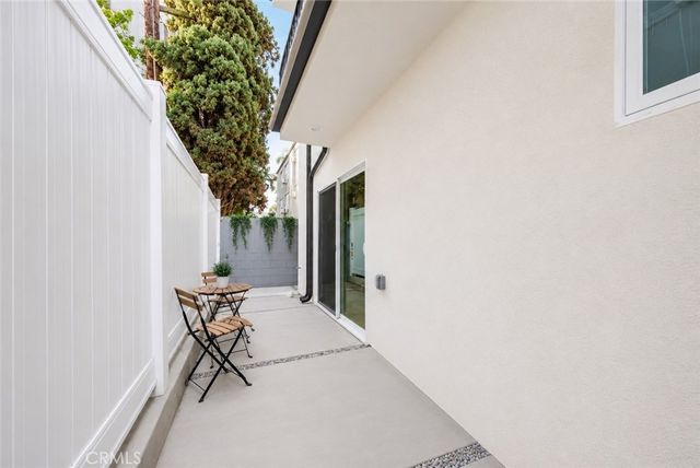1243 N Sycamore Street, Los Angeles, CA 90038