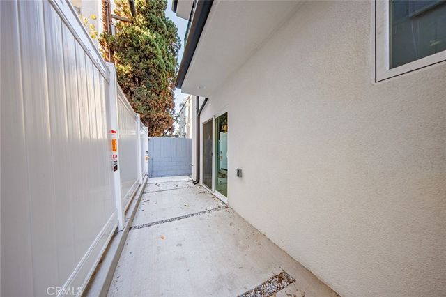 1243 N Sycamore Street, Los Angeles, CA 90038