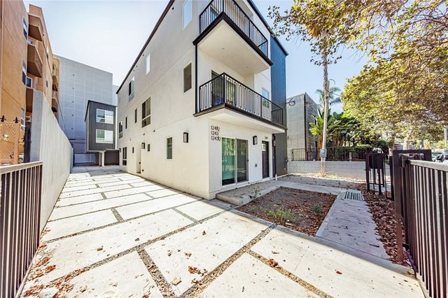 1243 N Sycamore Street, Los Angeles, CA 90038