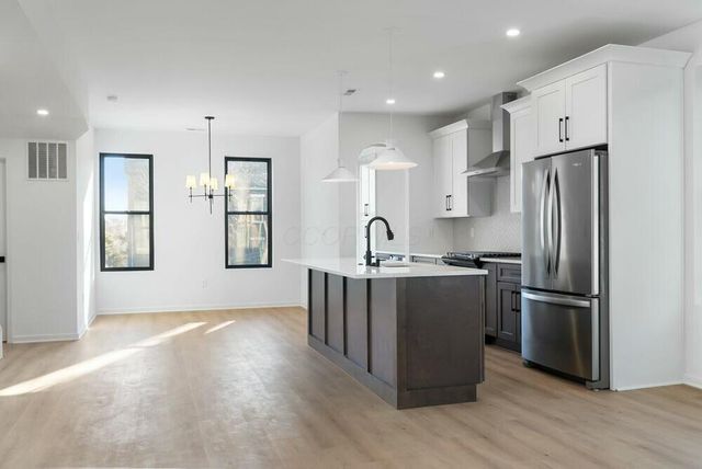 585 E Walnut Street, Columbus, OH 43215