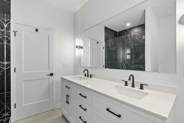 585 E Walnut Street, Columbus, OH 43215