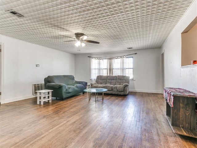 545 W Poplar Street, Shawnee, OK 74801