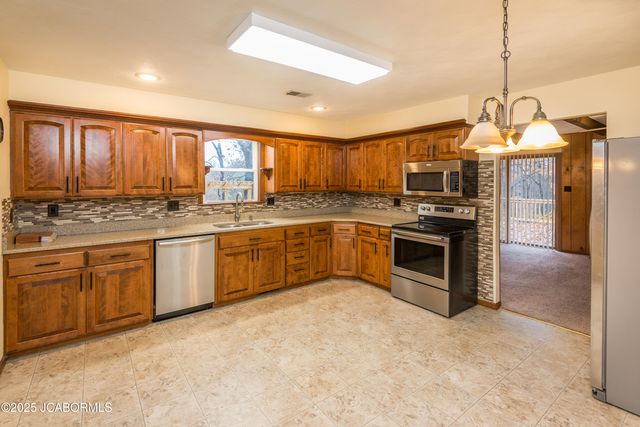 229 FREDRICKS LANE, Jefferson City, MO 65101