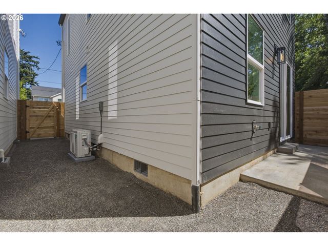 9411 N Macrum Ave, Portland, OR 97203