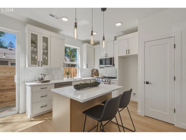 9411 N Macrum Ave, Portland, OR 97203