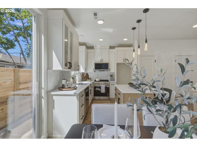 9411 N Macrum Ave, Portland, OR 97203