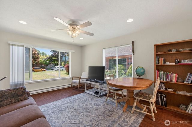 921 923 17th Avenue, Longview, WA 98632