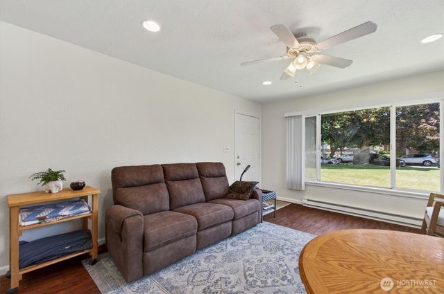 921 923 17th Avenue, Longview, WA 98632