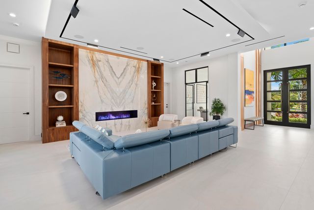 2880 NE 9th Street, Pompano Beach, FL 33062