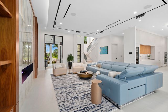 2880 NE 9th Street, Pompano Beach, FL 33062