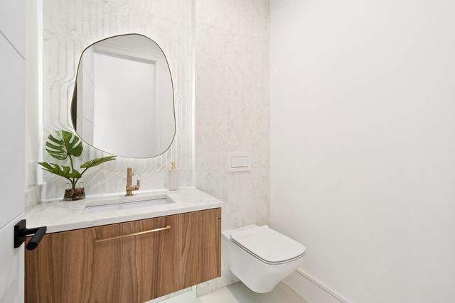 2880 NE 9th Street, Pompano Beach, FL 33062