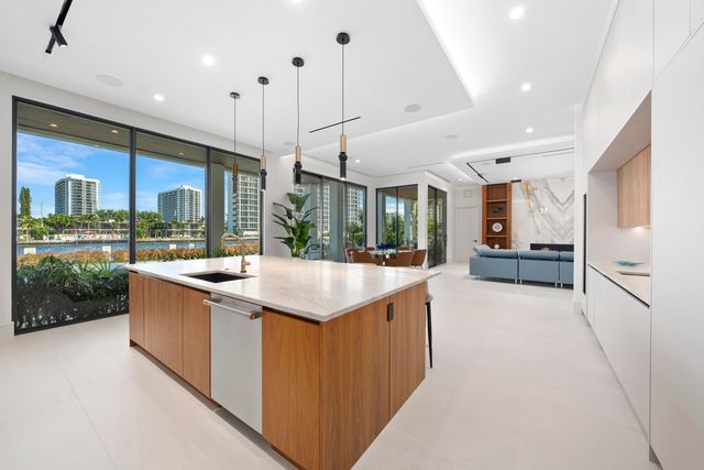 2880 NE 9th Street, Pompano Beach, FL 33062