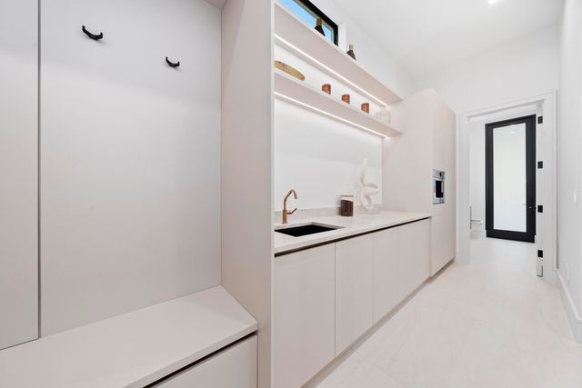 2880 NE 9th Street, Pompano Beach, FL 33062