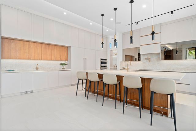 2880 NE 9th Street, Pompano Beach, FL 33062