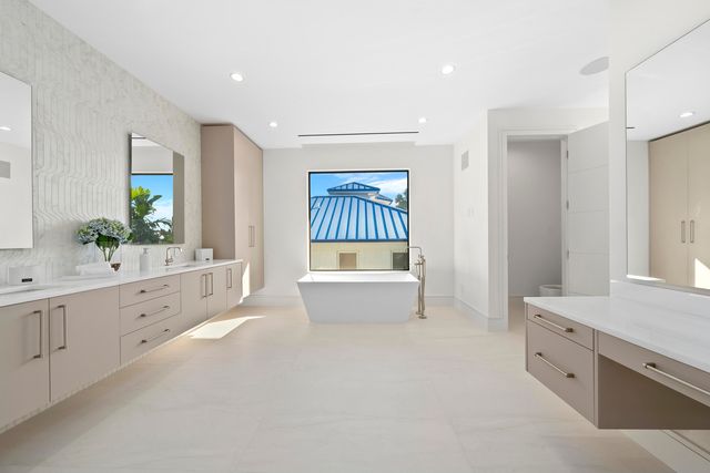 2880 NE 9th Street, Pompano Beach, FL 33062