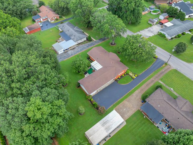 201 Cloverdale Rd, Shelbyville, TN 37160
