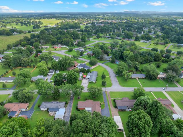 201 Cloverdale Rd, Shelbyville, TN 37160