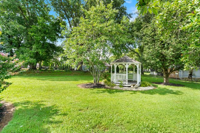 201 Cloverdale Rd, Shelbyville, TN 37160