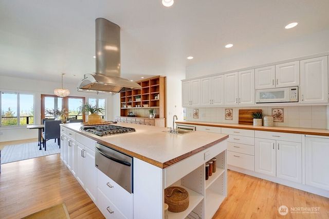 275404 Highway 101, Sequim, WA 98382