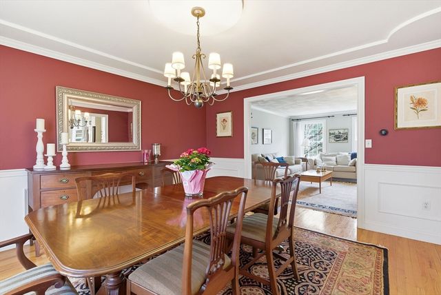 1 Selfridge Rd, Bedford, MA 01730