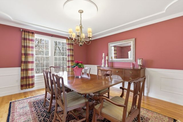 1 Selfridge Rd, Bedford, MA 01730