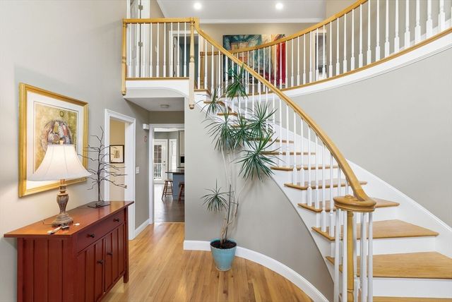 1 Selfridge Rd, Bedford, MA 01730