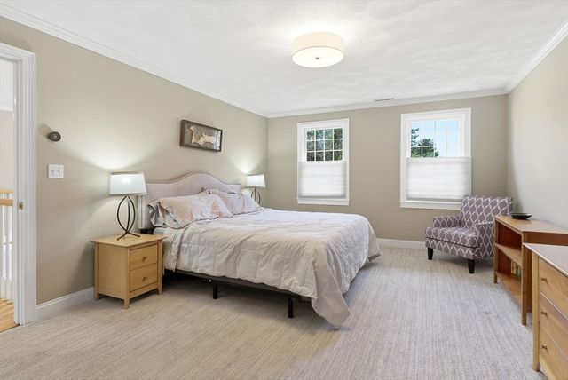 1 Selfridge Rd, Bedford, MA 01730